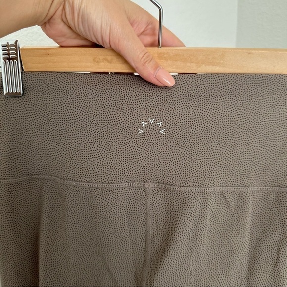 Varley Luna Leggings Tan Brown Block Dotted Print Size XS Women’s Ankle Fit - Picture 7 of 7